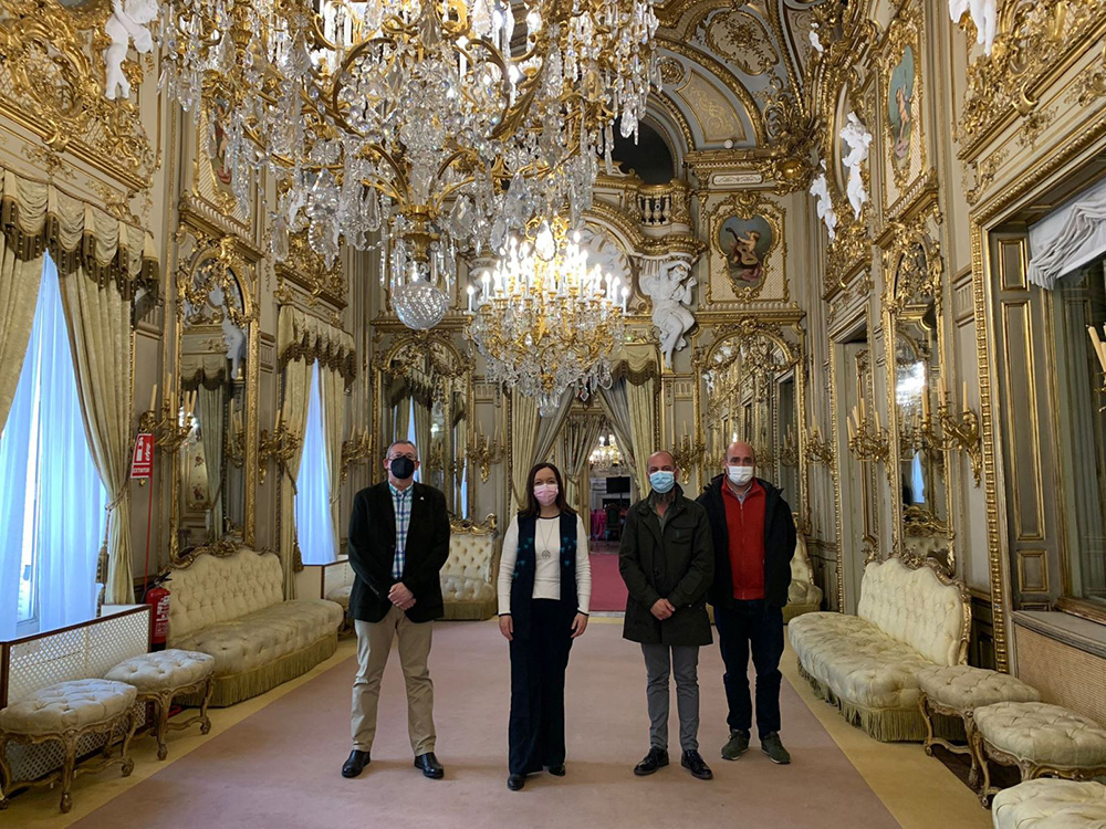 La delegaci�n de Alc�zar en el Palacio de Fern�n N��ez