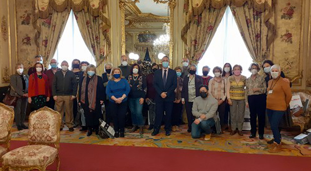 Homenaje a los voluntarios culturales que colaboran en la difusi�n y conservaci�n del Palacio de Fern�n N��ez, sede de la Fundaci�n