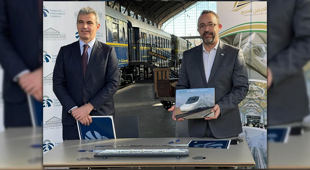 El Consorcio Espa�ol Alta Velocidad Meca Medina dona a la Fundaci�n su archivo audiovisual y una maqueta conmemorativa de la l�nea de alta velocidad entre La Meca y Medina