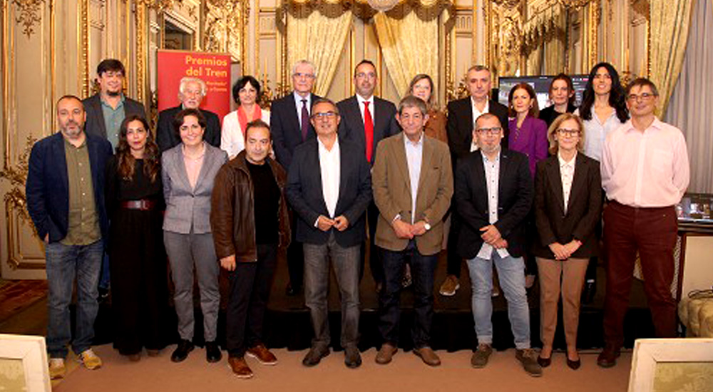 Premios del Tren �Antonio Machado� de Poes�a y Cuento: Manuel Vilas, primer premio de Cuento, y Juan Mar�a Calles Moreno, de Poes�a