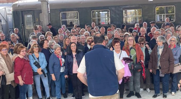 Tren de la Fresa especial para los mayores de Aranjuez Tren de la Fresa especial para los mayores de Aranjuez