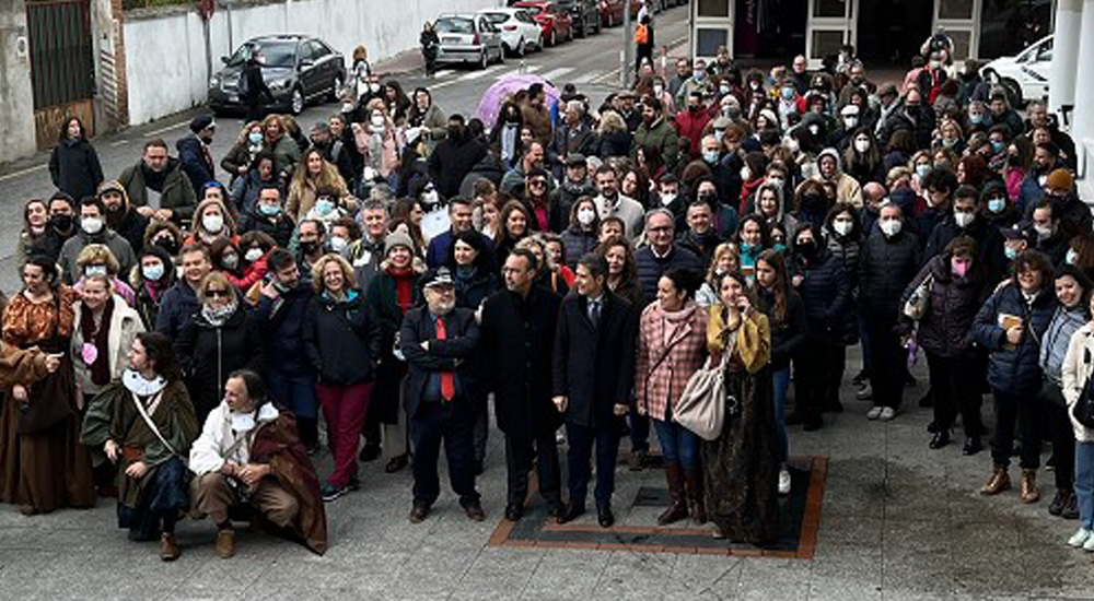 Un Tren de la Fresa especial lleva a Alcal� de Henares a casi 300 profesores
