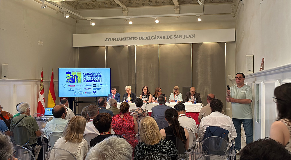 Ángeles Táuler, en la inauguración del X Congreso Internacional de Historia Ferroviaria: “La historia del ferrocarril no es nostalgia, sino la crónica de un éxito tecnológico“ Ángeles Táuler, en la inauguración del X Congreso Internacional de Historia Ferroviaria: “La historia del ferrocarril no es nostalgia, sino la crónica de un éxito tecnológico“