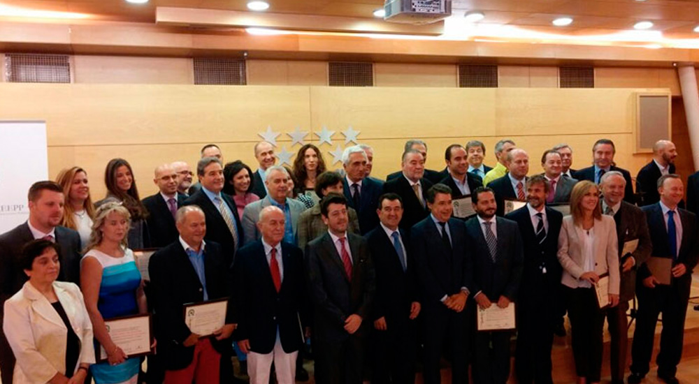 Vía Libre recibe el Premio ´Editores del año´ 2014 Vía Libre recibe el Premio ´Editores del año´ 2014