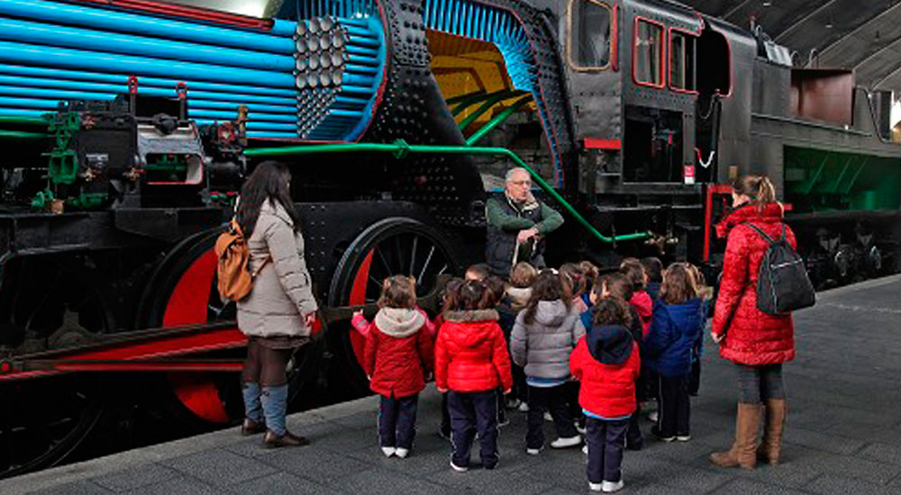 Los ni�os descubren el tren