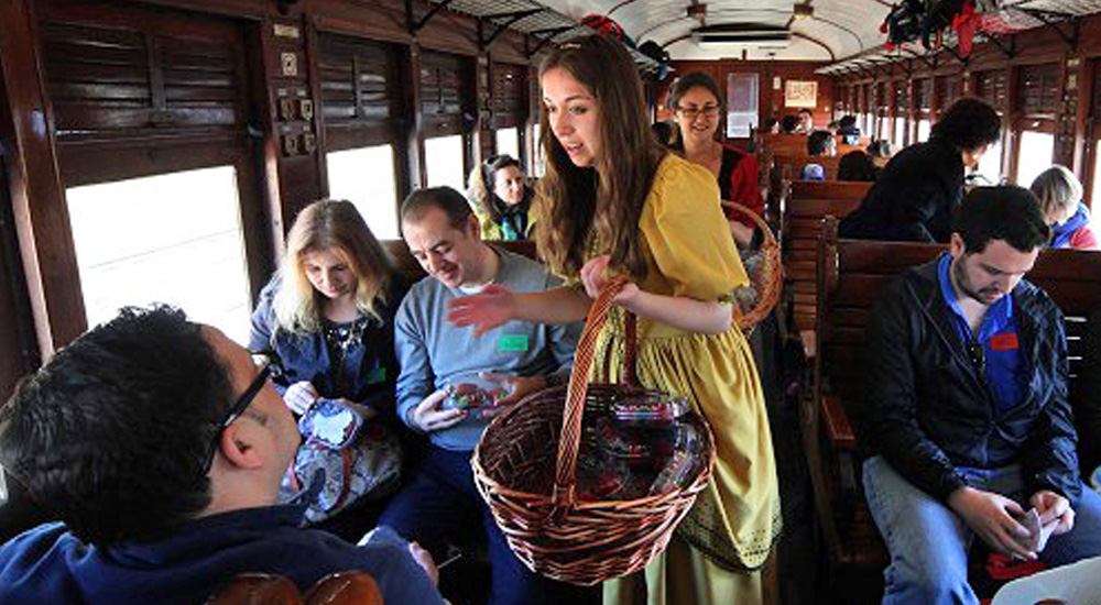 �ltimos viajes del Tren de la Fresa en la temporada de primavera